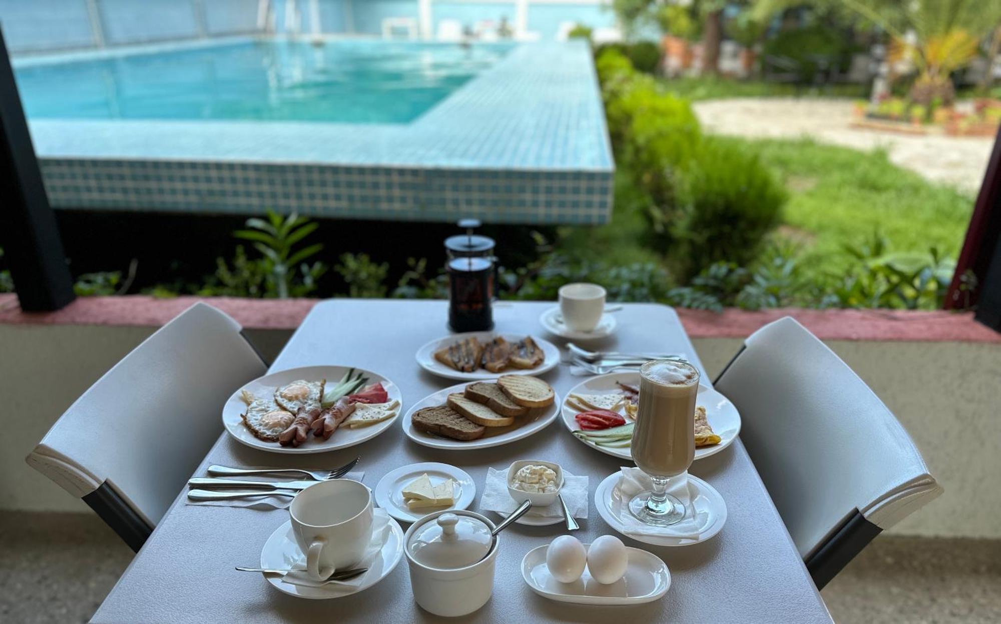Hotel Mirage Уреки Экстерьер фото